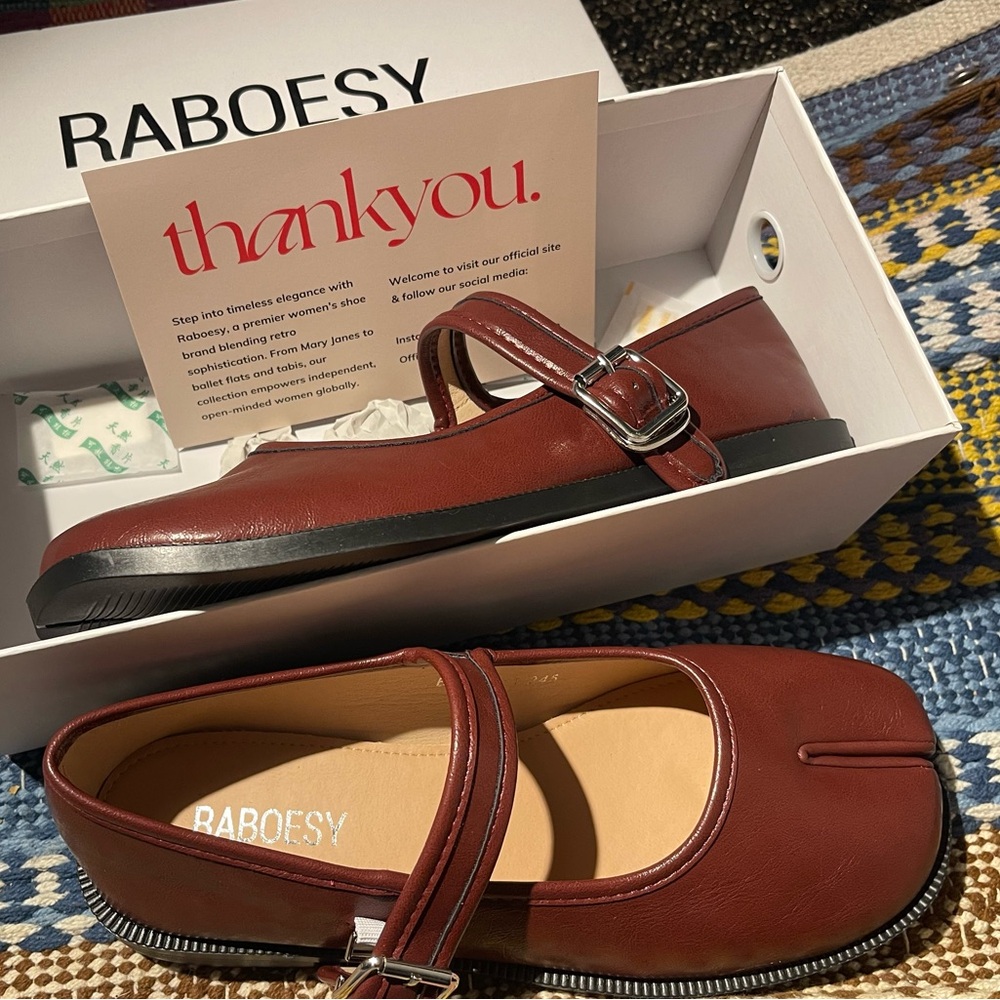 BRAND NEW size 8 tabi Mary Janes